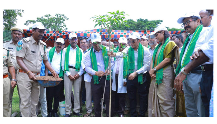 Kakatiya Medical College Alumni Association Organises Mega Plantation Drive with 1,117 Plants